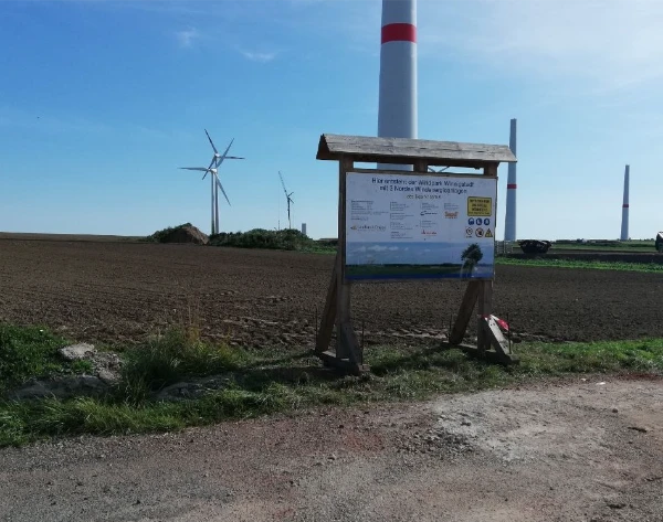 Hinweisschilder Windpark